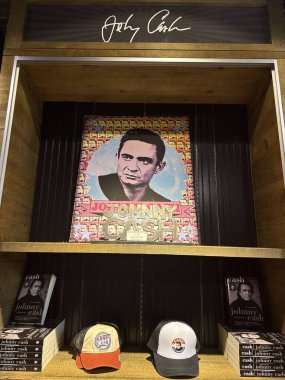 NASHVILLE, TN - 3 Mart 2025 'te Nashville, Tennessee' deki Johnny Cash Müzesinde Hediye Dükkanı.