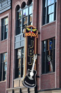 NASHVILLE, TN - 3 Mart 2025 'te Jon Bon Jovi' nin Nashville, Tennessee 'deki Live Music Rooftop Bar ve Restoranı.