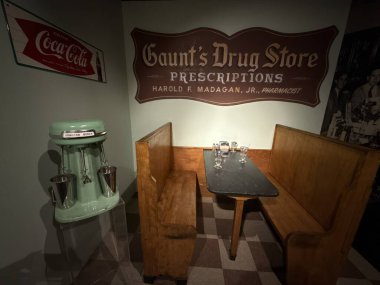 NASHVILLE, TN - MAR 2: 2 Mart 2025 'te Nashville, Tennessee' deki Patsy Cline Müzesinde sergi.