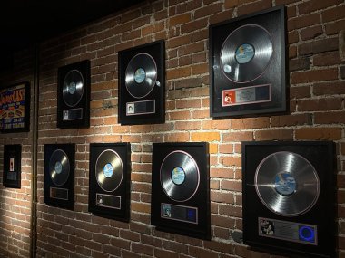 NASHVILLE, TN - MAR 2: 2 Mart 2025 'te Nashville, Tennessee' deki Patsy Cline Müzesinde sergi.