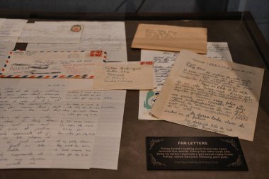 NASHVILLE, TN - MAR 2: 2 Mart 2025 'te Nashville, Tennessee' deki Patsy Cline Müzesinde sergi.