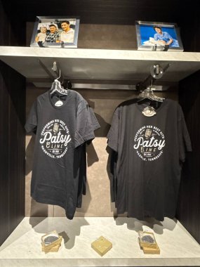 2 Mart 2025 'te Nashville, Tennessee' deki Patsy Cline Müzesi 'nde Hediye Dükkanı.