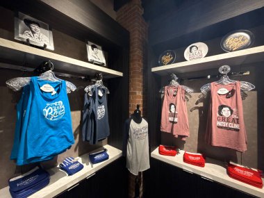 2 Mart 2025 'te Nashville, Tennessee' deki Patsy Cline Müzesi 'nde Hediye Dükkanı.