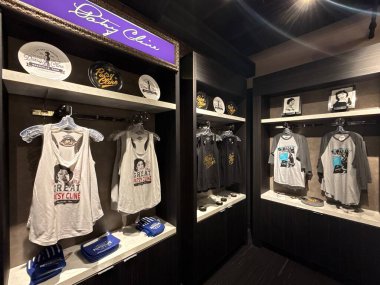 2 Mart 2025 'te Nashville, Tennessee' deki Patsy Cline Müzesi 'nde Hediye Dükkanı.