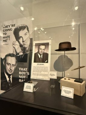 2 Mart 2025 'te Memphis' ten Ryman 'a kadar Elvis, Nashville, Tennessee' deki Ryman Oditoryumu 'ndaki ana kilise sergisinde görüldü..