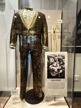 2 Mart 2025 'te Memphis' ten Ryman 'a kadar Elvis, Nashville, Tennessee' deki Ryman Oditoryumu 'ndaki ana kilise sergisinde görüldü..