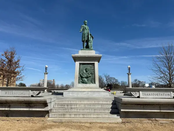 Nashville, Tennessee 'deki Centennial Park' ta John W. Thomas Heykeli, 2 Mart 2025 'te görüldü..