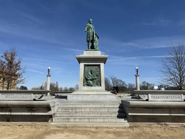 Nashville, Tennessee 'deki Centennial Park' ta John W. Thomas Heykeli, 2 Mart 2025 'te görüldü..