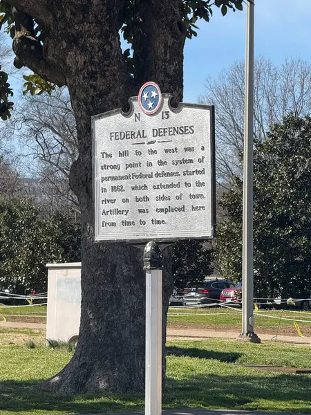 NASHVILLE, TN - 3 Mart 2025 'te Nashville, Tennessee' deki Federal Savunma Tarihi İşaretleri.