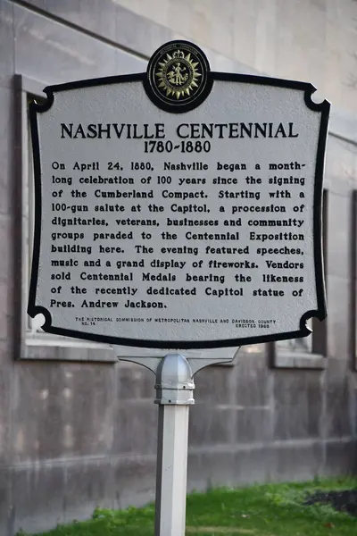 NASHVILLE, TN - 3 Mart 2025 'te Nashville, Tennessee' deki Nashville Centennial tarihi işareti.