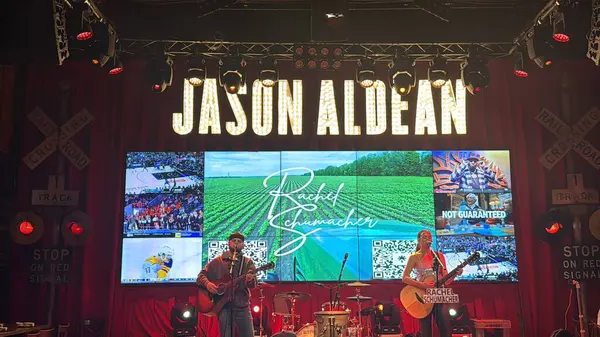 3 Mart 2025 'te Nashville, Tennessee' deki Jason Aldean 'ın Mutfağı + Çatı Üstü Bar.