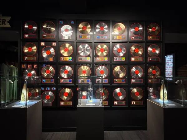 3 Mart 2025 'te Nashville, Tennessee' deki Johnny Cash Müzesi 'nde sergi açıldı..