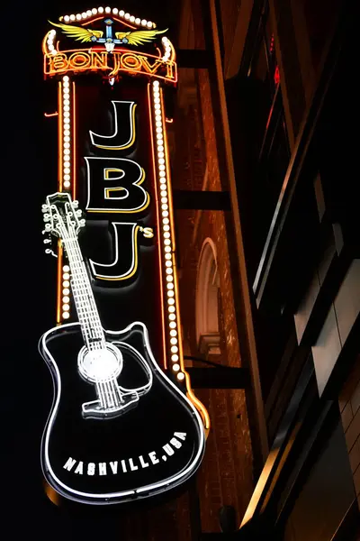 NASHVILLE, TN - 3 Mart 2025 'te Jon Bon Jovi' nin Nashville, Tennessee 'deki Live Music Rooftop Bar ve Restoranı.