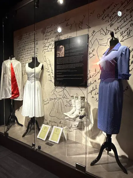 NASHVILLE, TN - MAR 2: 2 Mart 2025 'te Nashville, Tennessee' deki Patsy Cline Müzesinde sergi.