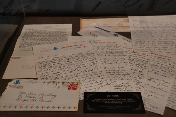 NASHVILLE, TN - MAR 2: 2 Mart 2025 'te Nashville, Tennessee' deki Patsy Cline Müzesinde sergi.