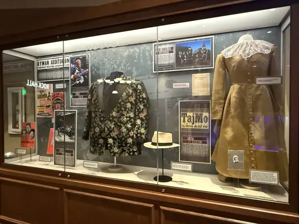 NASHVILLE, TN - MAR 2: 2 Mart 2025 'te Nashville, Tennessee Ryman Oditoryumu' nda görüldüğü gibi.