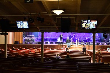 NASHVILLE, TN - MAR 2: 2 Mart 2025 'te Nashville, Tennessee Ryman Oditoryumu' nda görüldüğü gibi.