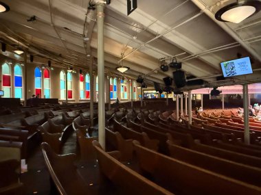 2 Mart 2025 'te Nashville, Tennessee' deki Ryman Oditoryumu 'nun içinde.