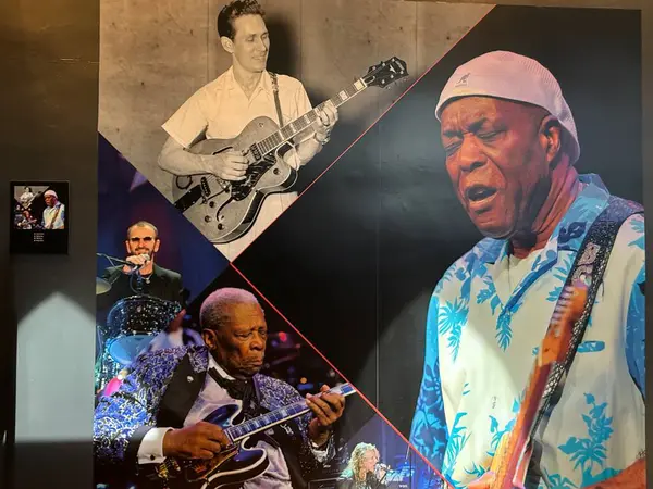 NASHVILLE, TN - MAR 2: 2 Mart 2025 'te Nashville, Tennessee Ryman Oditoryumu' nda görüldüğü gibi.