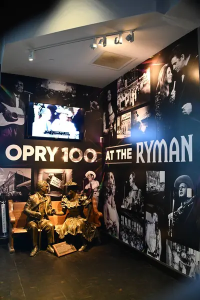 NASHVILLE, TN - MAR 2: 2 Mart 2025 'te Nashville, Tennessee Ryman Oditoryumu' nda görüldüğü gibi.