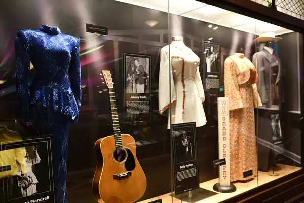 NASHVILLE, TN - MAR 2: 2 Mart 2025 'te Nashville, Tennessee Ryman Oditoryumu' nda görüldüğü gibi.