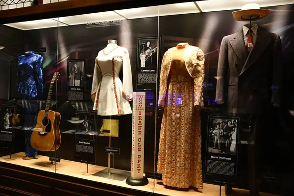 NASHVILLE, TN - MAR 2: 2 Mart 2025 'te Nashville, Tennessee Ryman Oditoryumu' nda görüldüğü gibi.