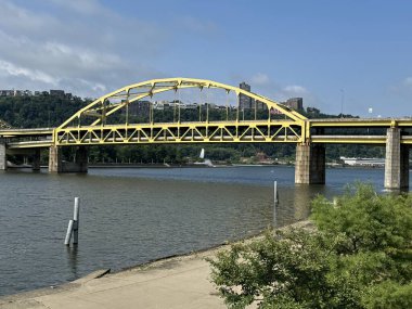30 Haziran 2024 'te Pittsburgh, Pennsylvania' daki Fort Pitt Köprüsü 'nde görüldü..