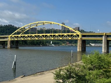 30 Haziran 2024 'te Pittsburgh, Pennsylvania' daki Fort Pitt Köprüsü 'nde görüldü..