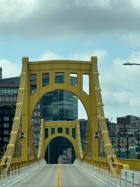 Pittsburgh, Pennsylvania 'daki Roberto Clemente Köprüsü (6. Cadde Köprüsü) 30 Haziran 2024' te görüldü..