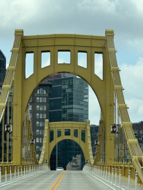 Pittsburgh, Pennsylvania 'daki Roberto Clemente Köprüsü (6. Cadde Köprüsü) 30 Haziran 2024' te görüldü..