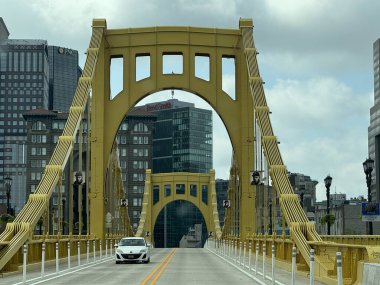 Pittsburgh, Pennsylvania 'daki Roberto Clemente Köprüsü (6. Cadde Köprüsü) 30 Haziran 2024' te görüldü..