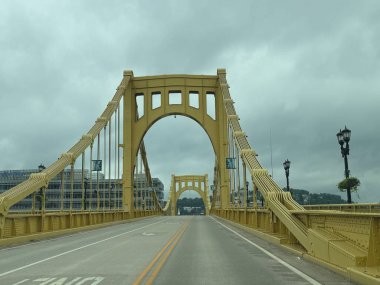 Pittsburgh, Pennsylvania 'daki Roberto Clemente Köprüsü (6. Cadde Köprüsü) 30 Haziran 2024' te görüldü..