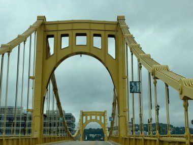 Pittsburgh, Pennsylvania 'daki Roberto Clemente Köprüsü (6. Cadde Köprüsü) 30 Haziran 2024' te görüldü..