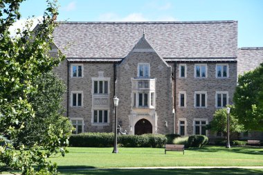 SOUTH BEND, IN - 30 Haziran 2024 'te South Bend, Indiana' daki Notre Dame Üniversitesi 'nde kampüs.