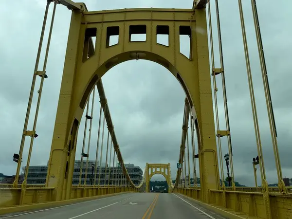 Pittsburgh, Pennsylvania 'daki Roberto Clemente Köprüsü (6. Cadde Köprüsü) 30 Haziran 2024' te görüldü..