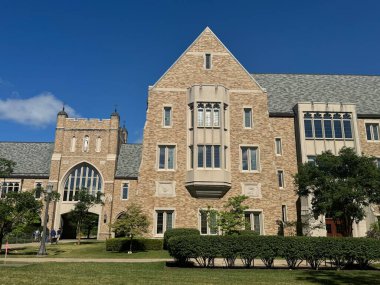 SOUTH BEND, IN - 30 Haziran 2024 'te South Bend, Indiana' daki Notre Dame Üniversitesi Hukuk Fakültesi.