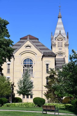 SOUTH BEND, IN - 30 Haziran 2024 'te South Bend, Indiana' daki Notre Dame Üniversitesi 'nde Washington Hall.