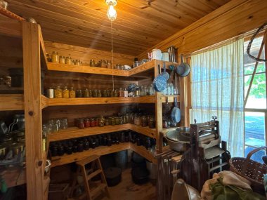 CONway, SC - 16 Nisan 2025 'te Güney Carolina, Conway' de görülen L. W. Paul Canlı Tarih Çiftliği.