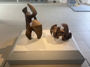 REYKJAVIK, ICELAND - 23 Temmuz 2025 'te Reykjavik, İzlanda' daki Gerdarsafn Kopavogur Sanat Müzesi 'nde sergi.