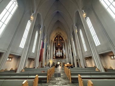 REYKJAVIK, ICELAND - 23 Temmuz 2025 'te Reykjavik, İzlanda' daki Hallgrimskirkja Kilisesi.