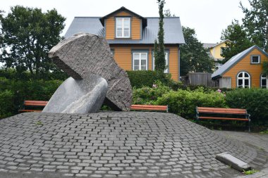 REYKJAVIK, ICELAND - 23 Temmuz 2025 'te Reykjavik, İzlanda' daki Kyiv Meydanı.