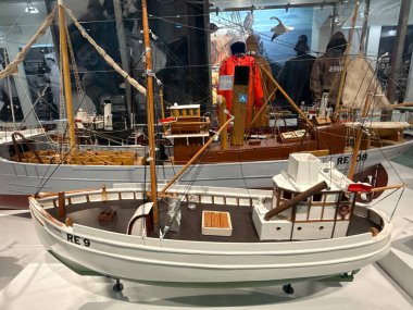 REYKJAVIK, ICELAND - 23 Temmuz 2025 'te İzlanda' daki Reykjavik Denizcilik Müzesi 'nde sergi.