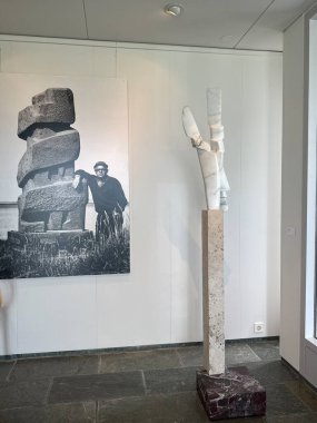 REYKJAVIK, ICELAND - 23 Temmuz 2025 'te İzlanda' nın Reykjavik kentindeki Sigurjon Olafsson Müzesinde sergi.