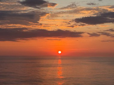 Avrupa 'da Kuzey Denizi üzerinde gün batımı