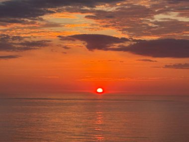 Avrupa 'da Kuzey Denizi üzerinde gün batımı