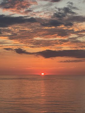Avrupa 'da Kuzey Denizi üzerinde gün batımı