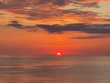 Avrupa 'da Kuzey Denizi üzerinde gün batımı