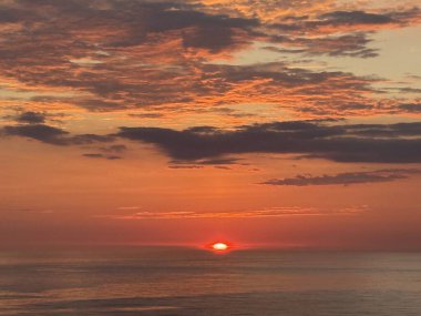 Avrupa 'da Kuzey Denizi üzerinde gün batımı