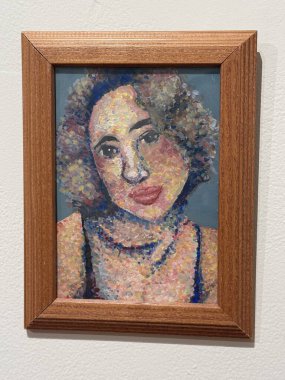 3 Mayıs 2025 'te Bridgeport, Connecticut' taki Housatonic Sanat Müzesi 'nde sergi açıldı..