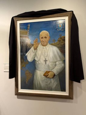 New Haven, Connecticut 'taki Kutsal Michael McGivney Hac Merkezi' ndeki Papalık Galerisi (eski adıyla Kolomb Müzesi Şövalyeleri), 3 Mayıs 2025 'te görüldüğü gibi..